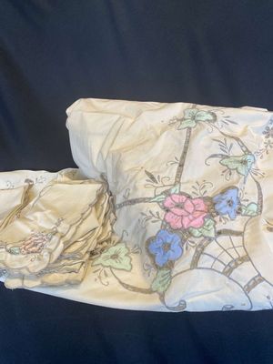 Beige Oval Linen Floral Table Cloth w/(11) Matching Napkins
Keywords: Antiques;Collectibles, Linens;Table Cloth;Napkins;eldred;allcpgphotos