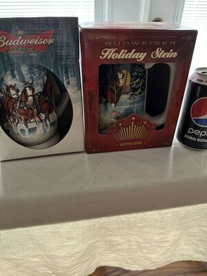 (2) Anheuser Busch Holiday Beer Steins Boxed Budweiser 2005 Stein & Budweiser 2007 Beer Stein
Keywords: Vintage;Anheuser Busch;Holiday Steins;2005 Budweiser Beer Stein;2007 Budweiser Beer Stein;Clydesdales;Breweriana;eldred;allcpgphotos