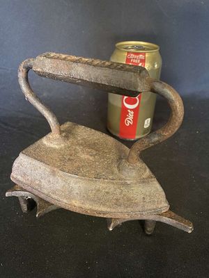 Antique Sad Iron w/St. Louis Trivet
Keywords: Antique;Sad Iron;Trivet;Laundry;St. Louis;eldred;allcpgphotos