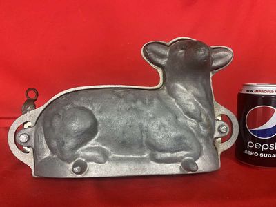 Antique Cast Iron Lamb Mold
Keywords: Antique;Cast Iron;Cake Mold;Lamb;eldred;allcpgphotos